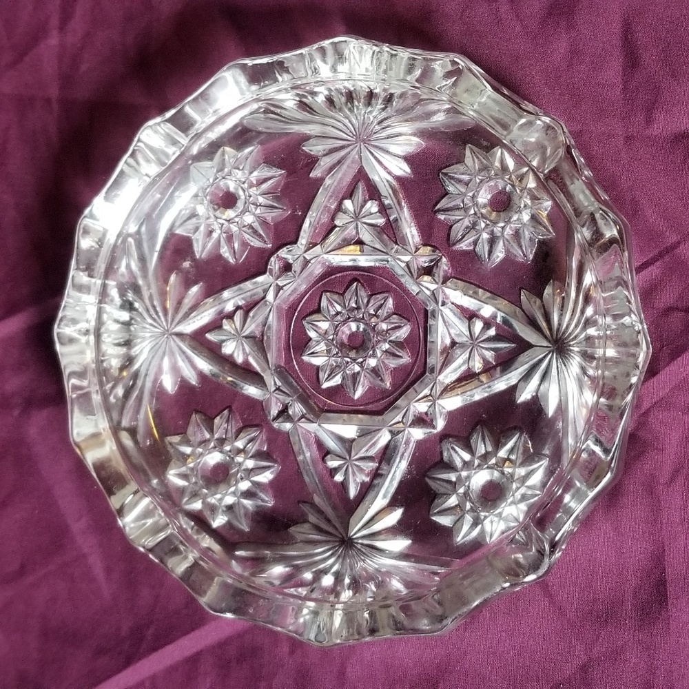 Cut Glass Crystal Bowl of Pinwheel Design. Vintage